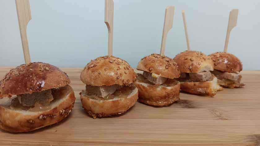 10 Mini buns au foie gras, chutney d'oignons, confiture