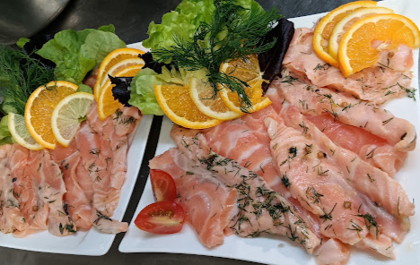 Planche de Saumon fumé tzatzíki, beurre citron