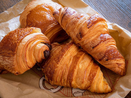 Coffret de viennoiserie 10 pièces (Pains au chocolat - Croissants)