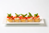 10  Mini tartelette salée tartare de tomates au basilic et huile d'olive, jambon cru