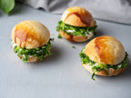 10 Navette, noix, confiture, confit d’oignons, Brie et mâche