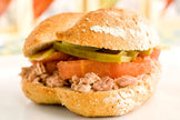 10 Mini Bagnat au thon : rillette de thon, salade, œuf dur, tomate