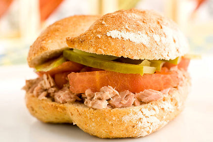 10 Mini Bagnat au thon : rillette de thon, salade, œuf dur, tomate