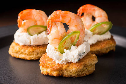 10 Sablé au parmesan, guacamole et cream cheese, crevettes, pavot