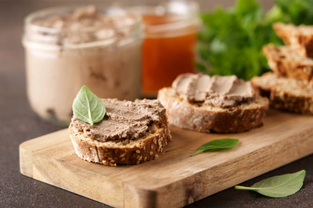 10 Toast de rillette de poulet, tartinade beurre-cornichons- persil et pickles de légumes