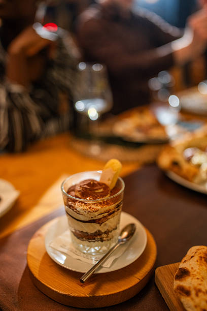 10 Verrine de Tiramisu sablé parmesan noix, crème mascarpone tartufata, chips de jambon cru, cacao