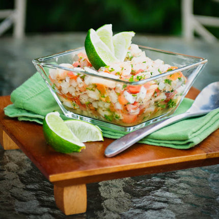 10 Verrine de crevette, coleslaw à la chair de crabe (chou blanc, carottes, pamplemousse, sauce cocktail) guacamole, et ciboulette