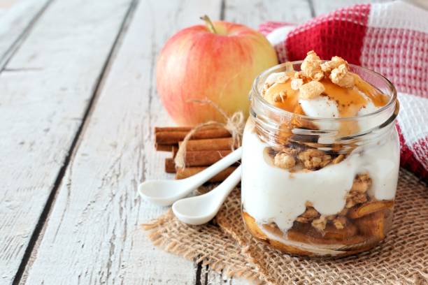 10 Verrine de pommes au caramel au beurre salé, biscuit crumble et mousse vanille