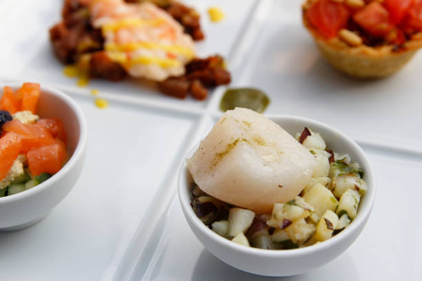 10 Verrine de St jacques snackées, sésame noir, tartare de carottes et céleri, graines de courge, vinaigrette aux agrumes et crème de carottes au gingembre